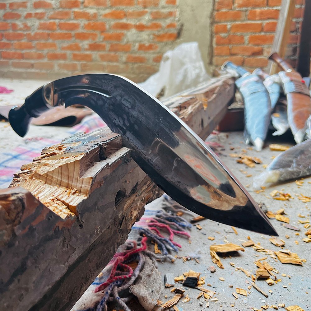 Mutant Angkhola Kukri chopping wood.