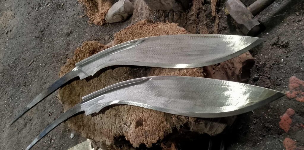 baspate forging kukri knife