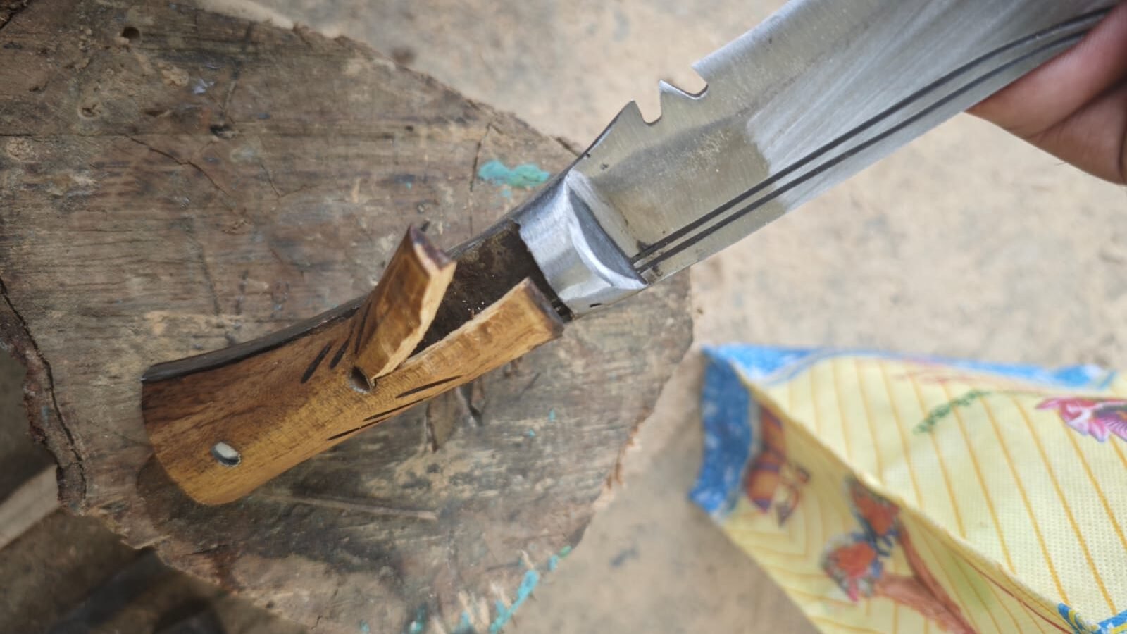 Low quality kukri handle