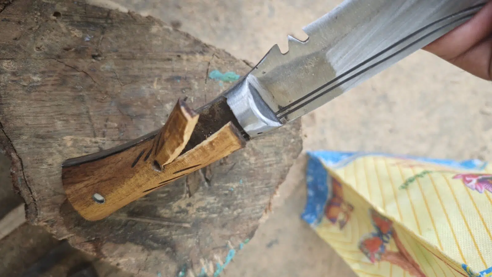 Low quality kukri handle